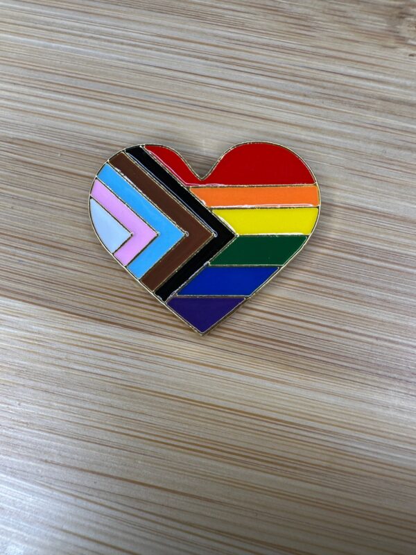 PIN: Heart Rainbow Pride Flag