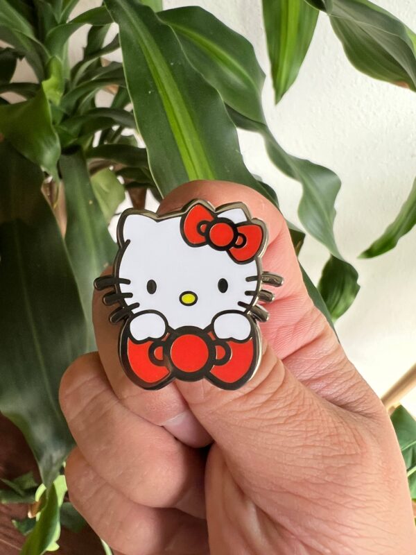 PIN: Peeking Kitty OG
